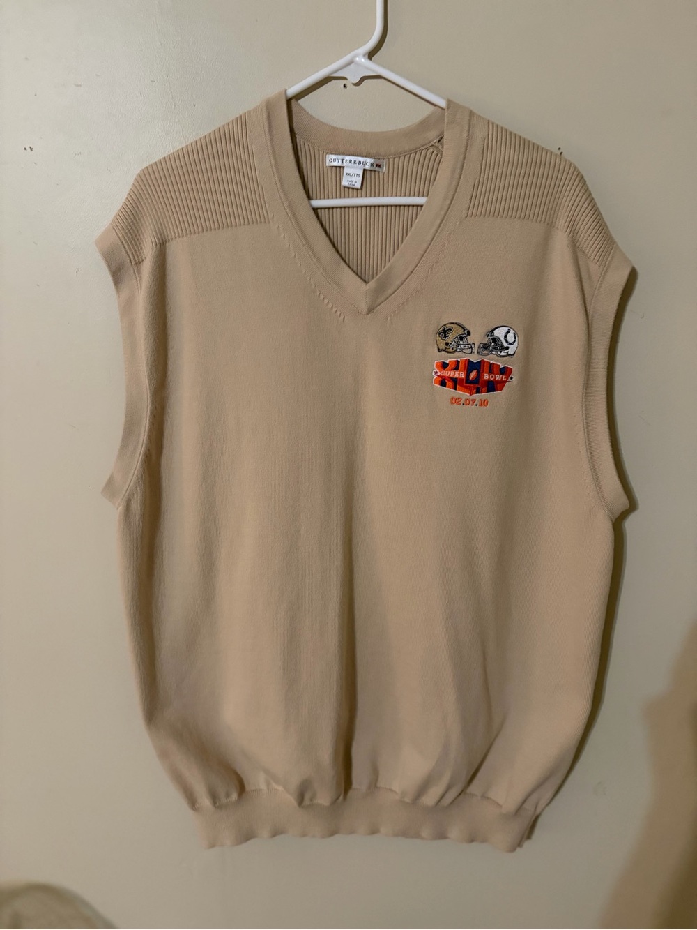Cutter & Buck Beige V-Neck Sleeveless Vest with Embroidered Crest XXL